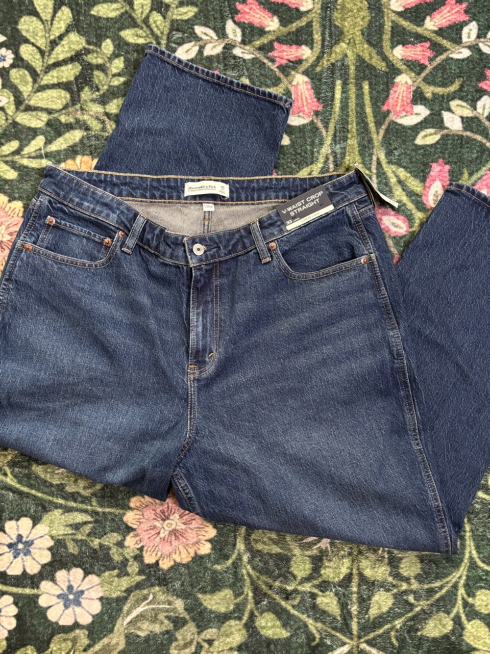 Abercrombie & Fitch V-Waist Crop Straight Jeans